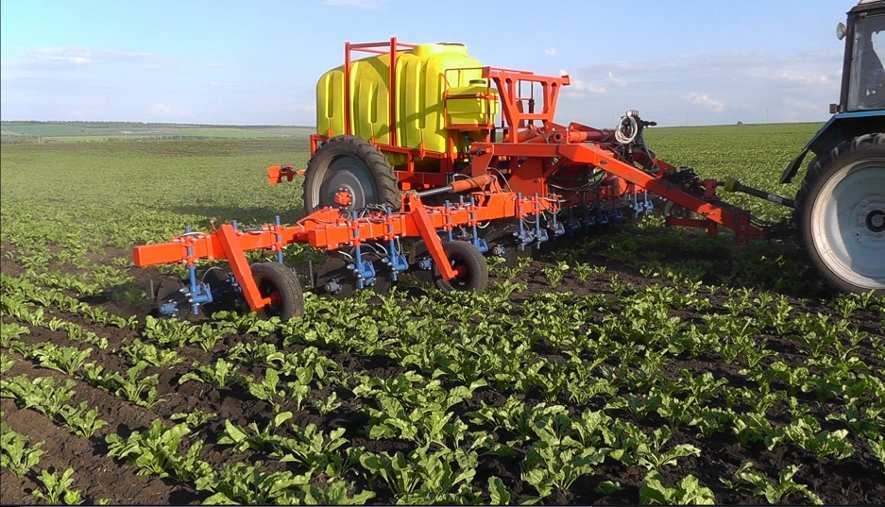 Машина (растениепитатель, подкормщик, аппликатор) ПЖУ-4000 для внесения в почву жидкое удобрение КАС, ЖКУ под зерновые, кукурузу, подсолнечник, сахарную свеклу